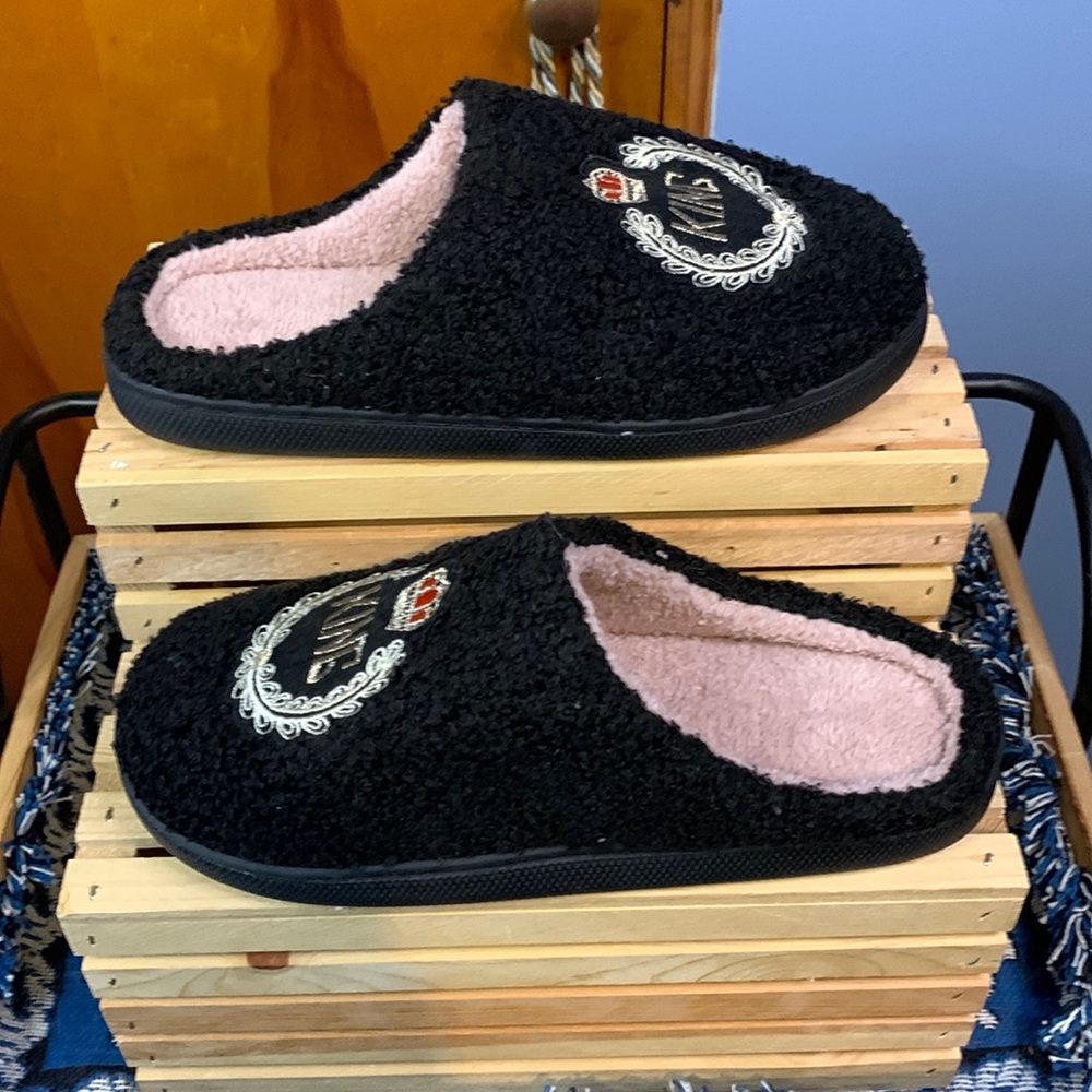 King Slippers NEW Size 9-10